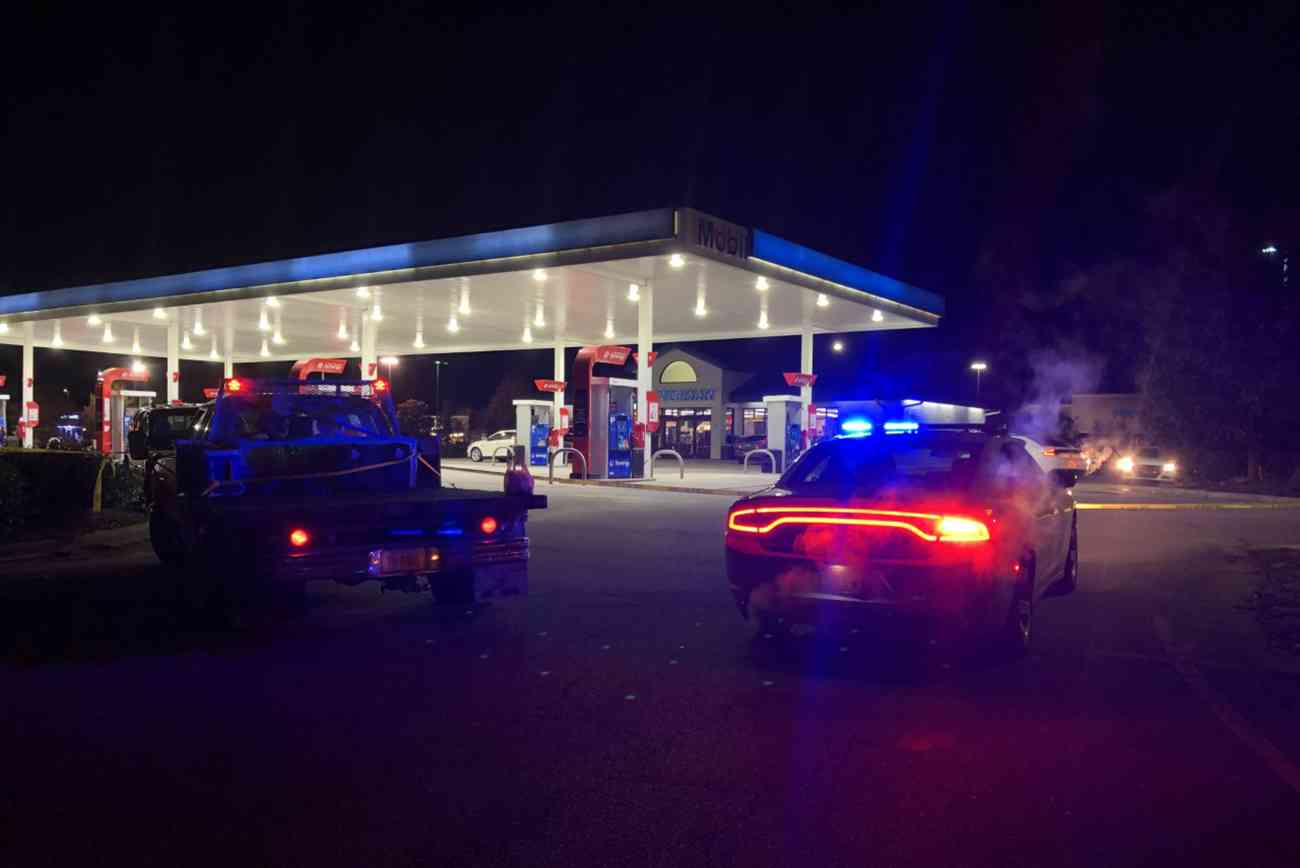 بملابس ممزقة.. طفل سوري يصل هولندا