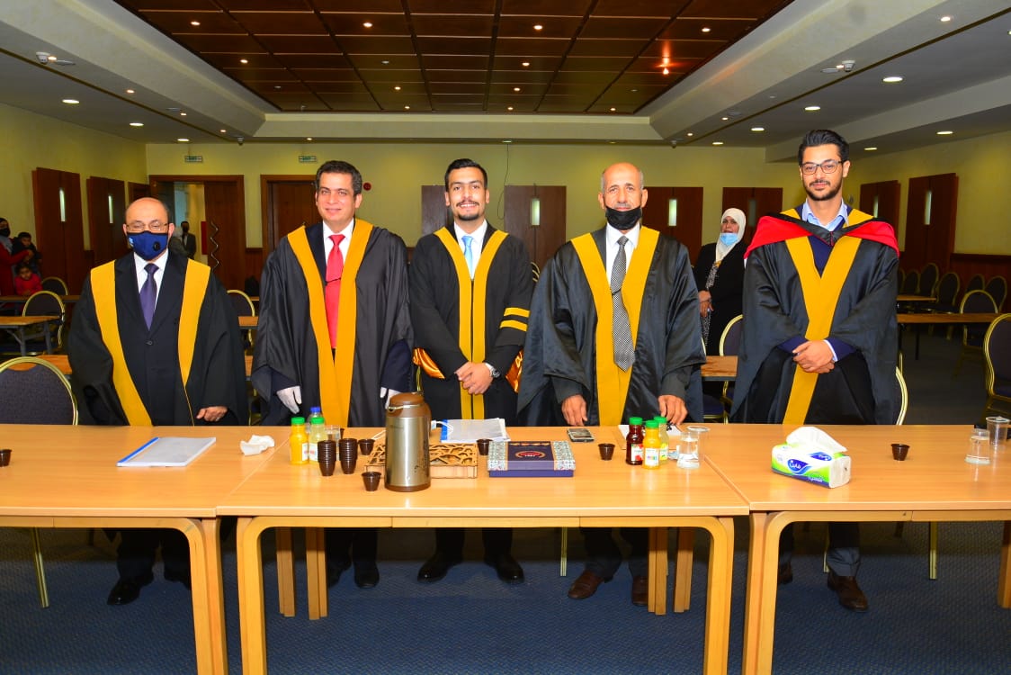 مهند الحديد،،، مبروك الماجستير (صور)