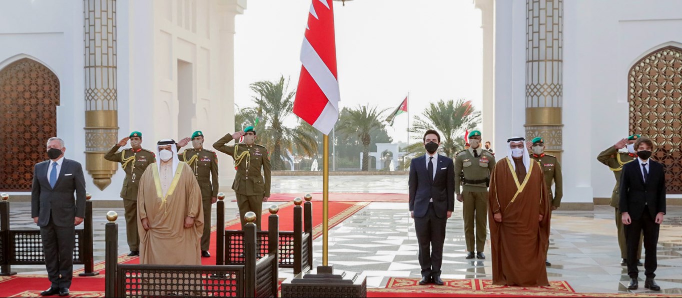 هاشم بن عبدالله يرافق الملك وولي