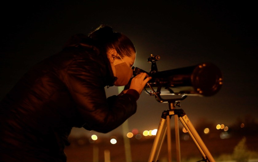 حدث تاريخي.. صور ترصد «الاقتران العظيم»