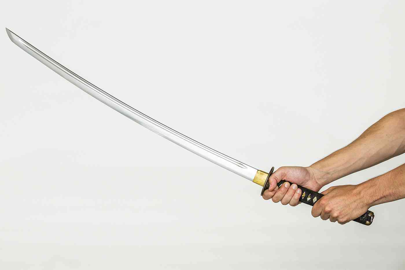 اقتحم منزله فقتله بضربة واحدة بسيف