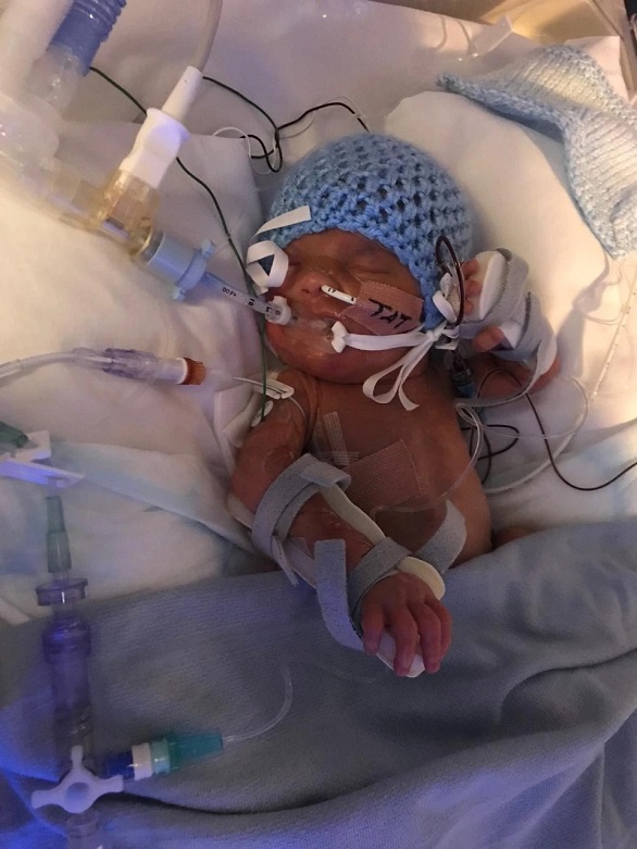 طفل يعود إلى منزله بعدما توقف