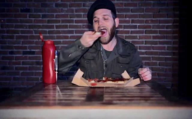 ’أطعموا القتلة ‘.. فيديو فلسطيني يشعل