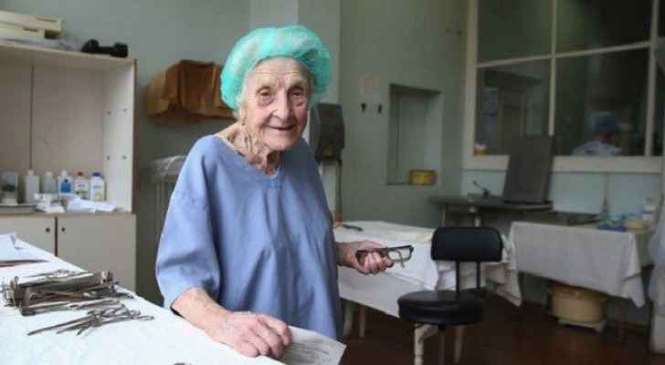 بالفيديو والصور .. جراحة روسية عمرها