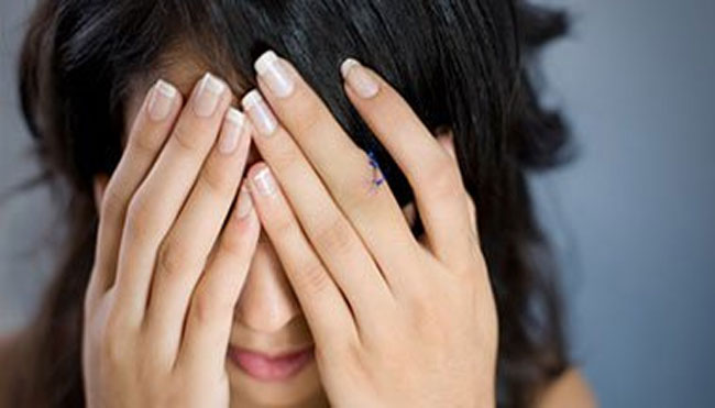 ضبط فتاة بحالة سكر داخل مركبتها