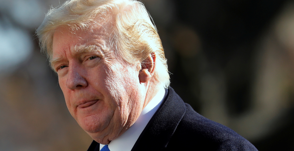 ترامب يعفو عن مدانين بمزاعم تدخّل