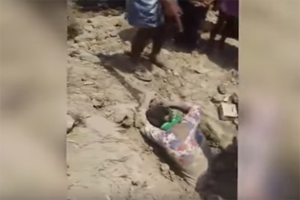 بالفيديو.. مراهقة هندية تخرج من قبرها