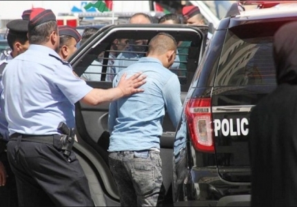 القبض على 4 اشخاص بحقهم طلبات