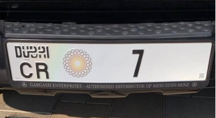 رونالدو يحصل على سيارة في دبي