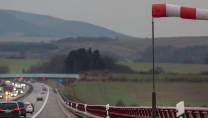 وسط الرياح الشديدة.. نصائح ذهبية لقيادة