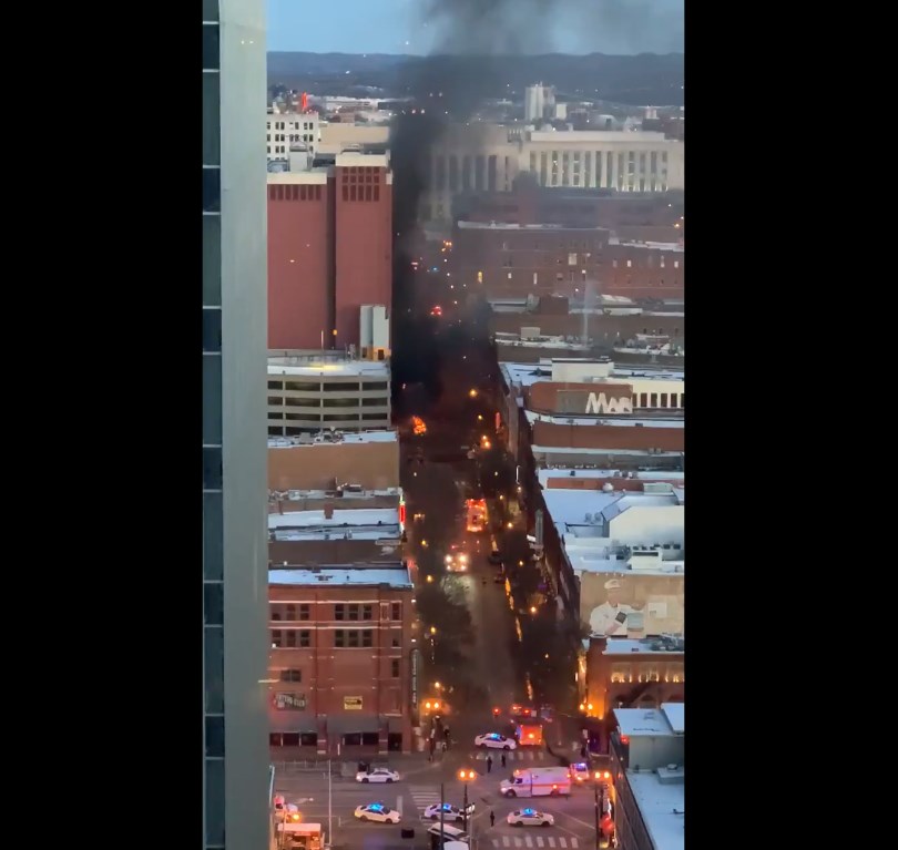 انفجار قوي وسط ناشفيل الأمريكية (فيديو)