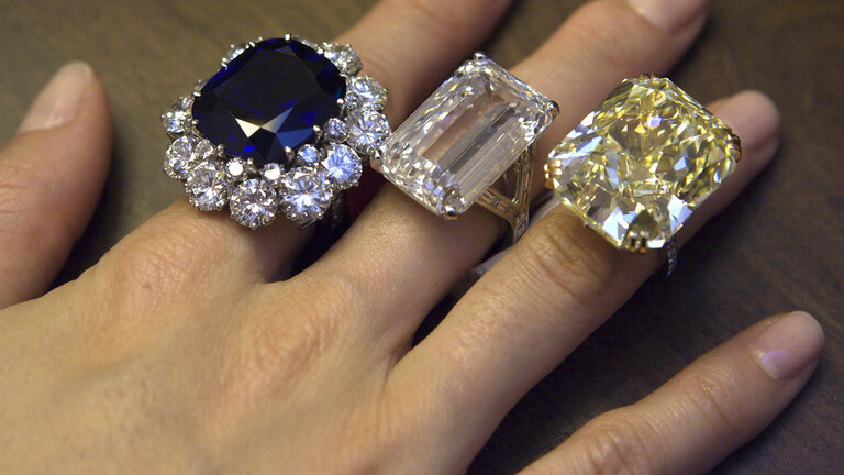 الياقوت الأصفر قد يصبح حجر 2021