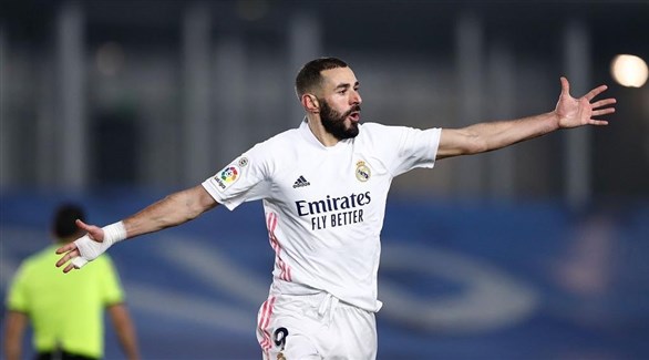 بنزيما يقترب من تجديد عقده مع