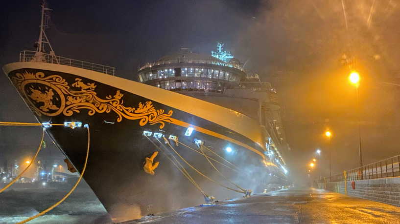 طيران تعطل وبيوت بلا كهرباء.. العاصفة