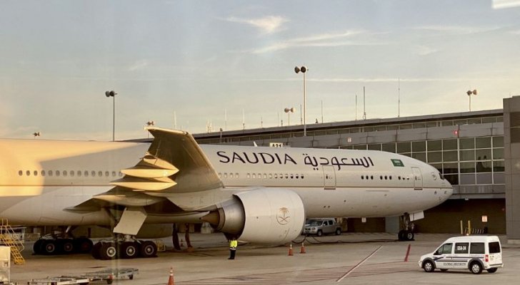 السعودية تمدد تعليق الطيران وإغلاق الحدود