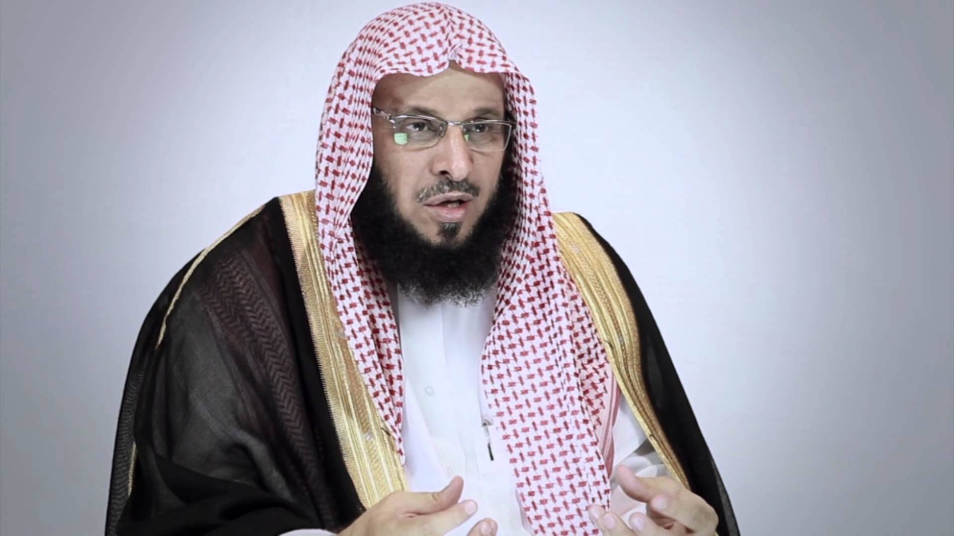 القرني ينفي تغريدة “رافضي السلام الملكي”