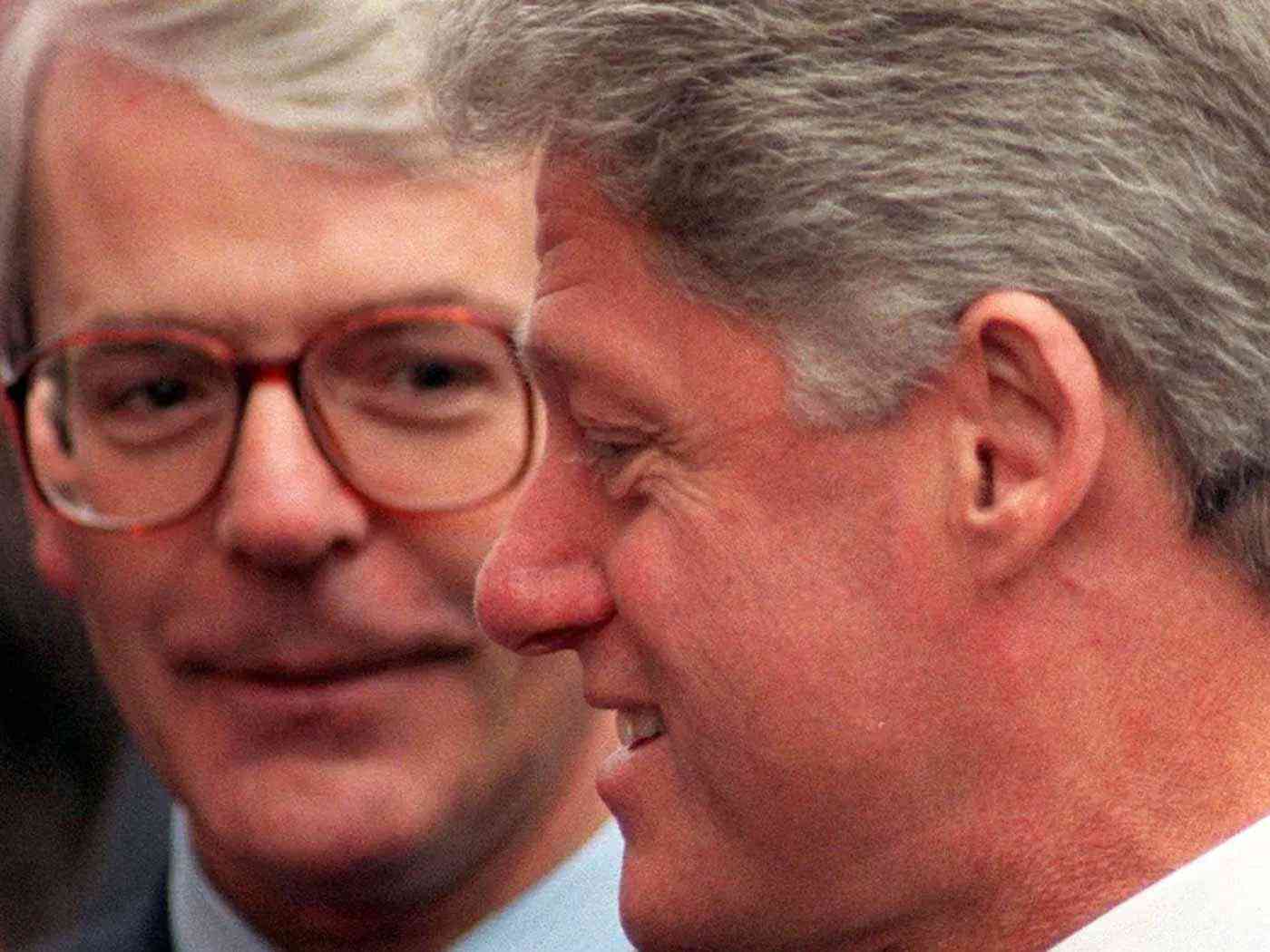 وثائق تكشف معارضة بريطانيا رغبة كلينتون