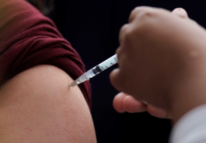 إصابة ممرض امريكي بكورونا رغم حصوله