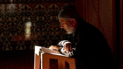 استماع القرآن عبادة صامتة