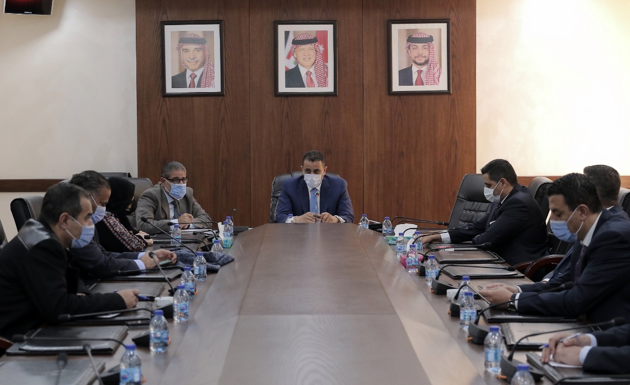 الاستثمار النيابية: مراجعة البرامج الاقتصادية التنموية