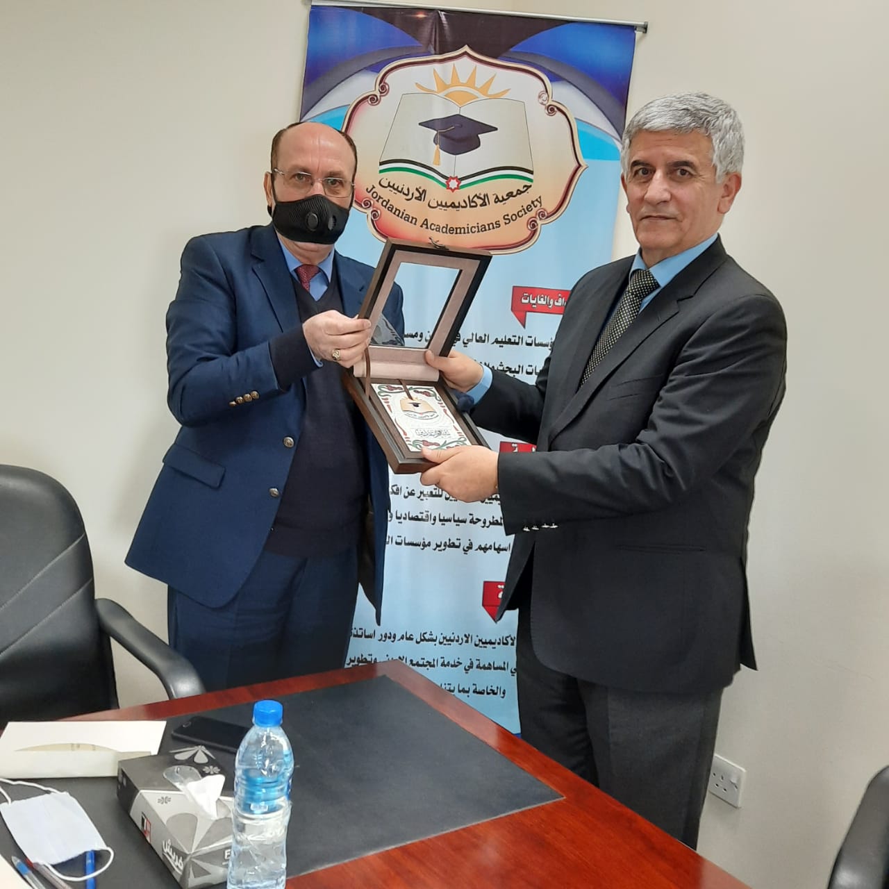 الخطيب يحاضر حول دور المحكمة الدستورية