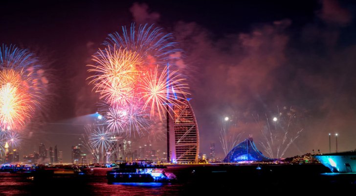 دبي تستعد لإبهار العالم المنكوب من