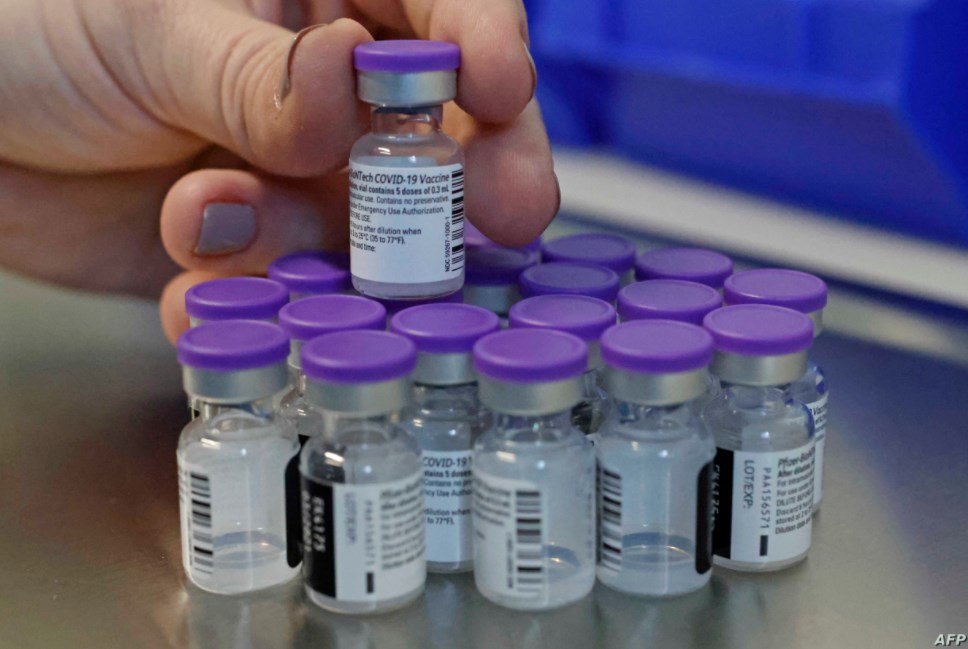 أميركي يفسد مئات الجرعات من لقاح