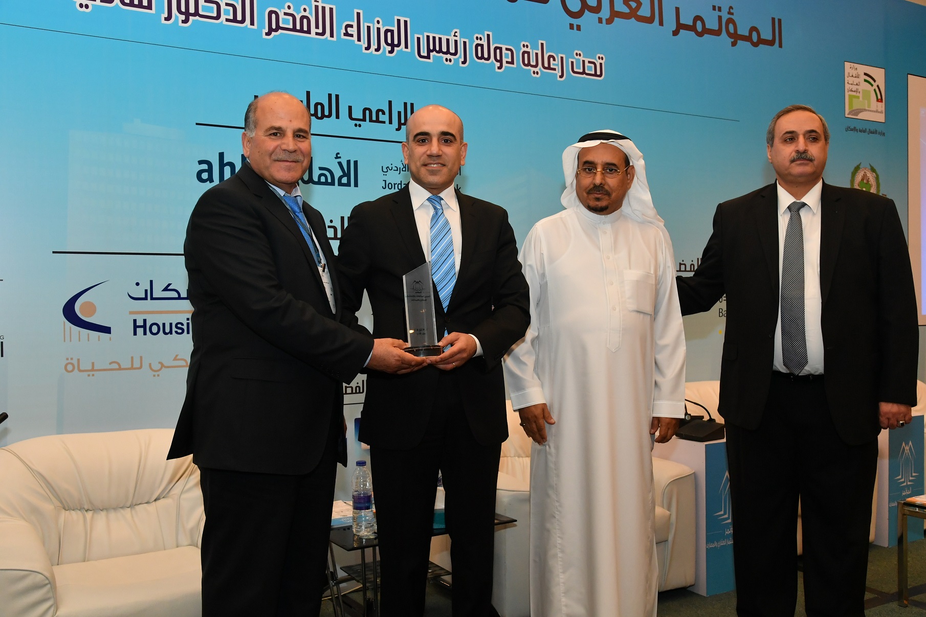 بنك الإسكان يقدم الرعاية الذهبية للمؤتمر