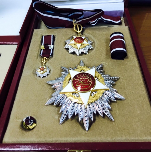 إرادة ملكية بمنح باربرا يوزياس وسام