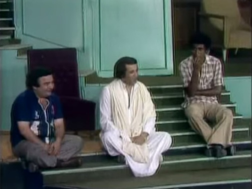 ثلاثي أضواء المسرح والترويج للمناصب في