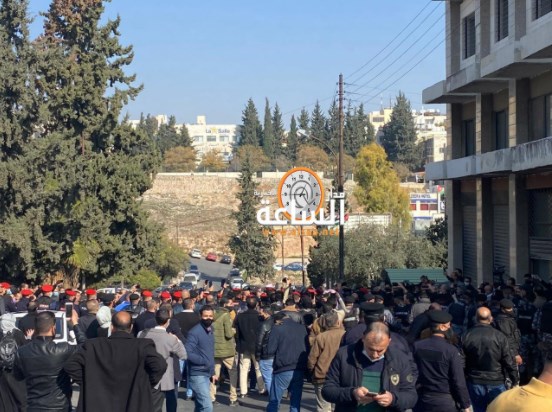 اعتصام لمعلمين أمام مجلس النواب.. والدرس