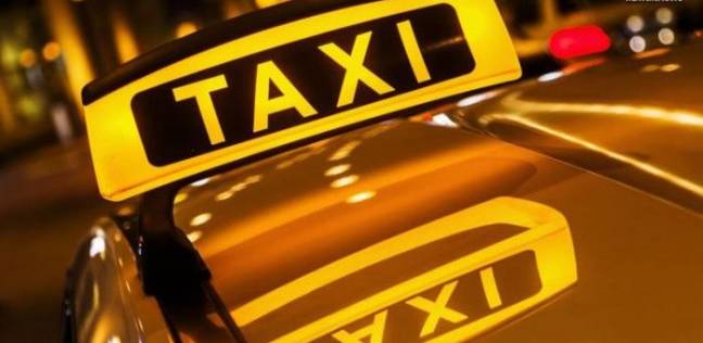 تكريم سائق تاكسي على امانته باعادة