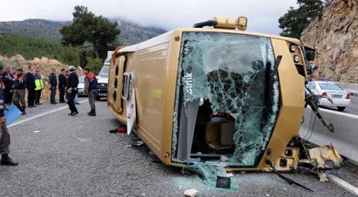 عشرون قتيلا على الاقل في حادث