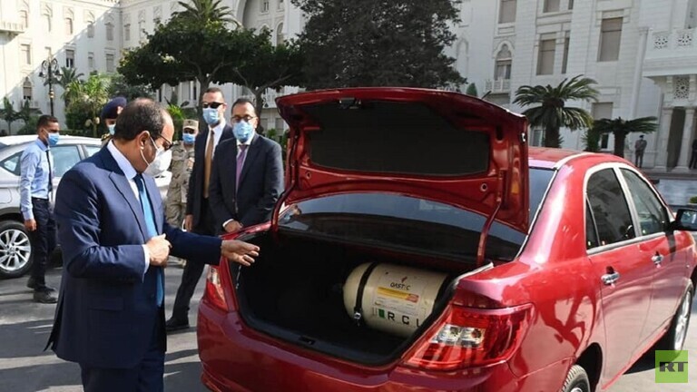 السيسي يوجه بالتوسع في إحلال الغاز