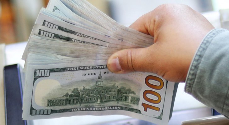 تراجع سعر الدولار لأدنى مستوى له