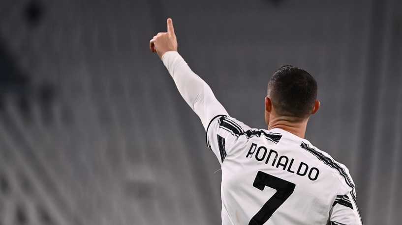 رونالدو يتجاوز الأسطورة بيليه.. وعينه على