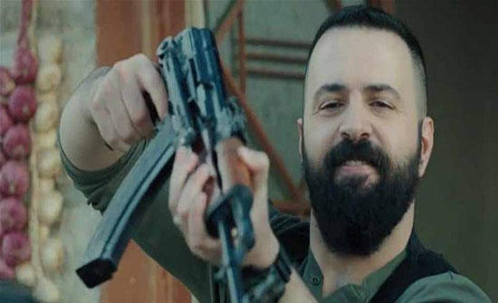 محبون يحيون تيم حسن على طريقة