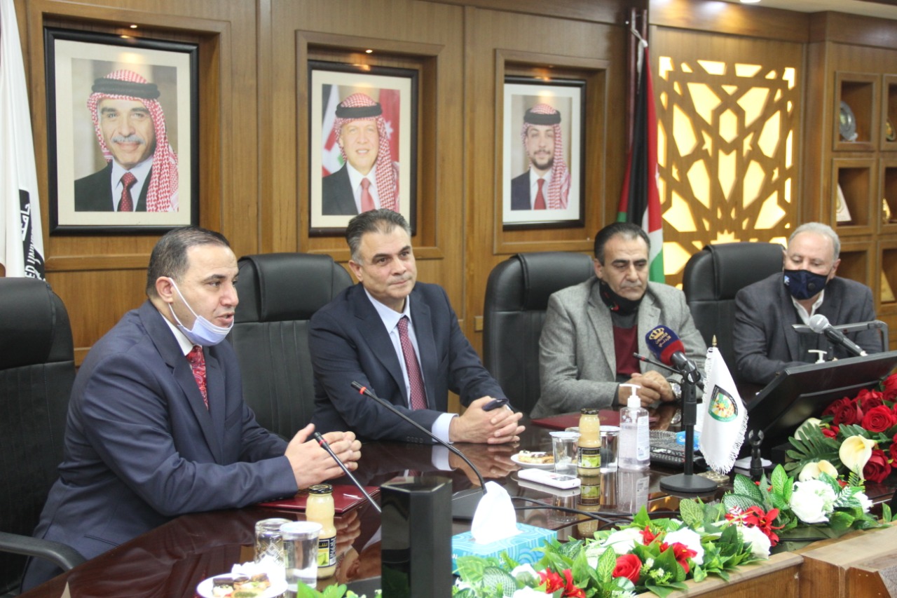 البلقاء التطبيقية: توقيع اتفاقية المباشرة بأعمال