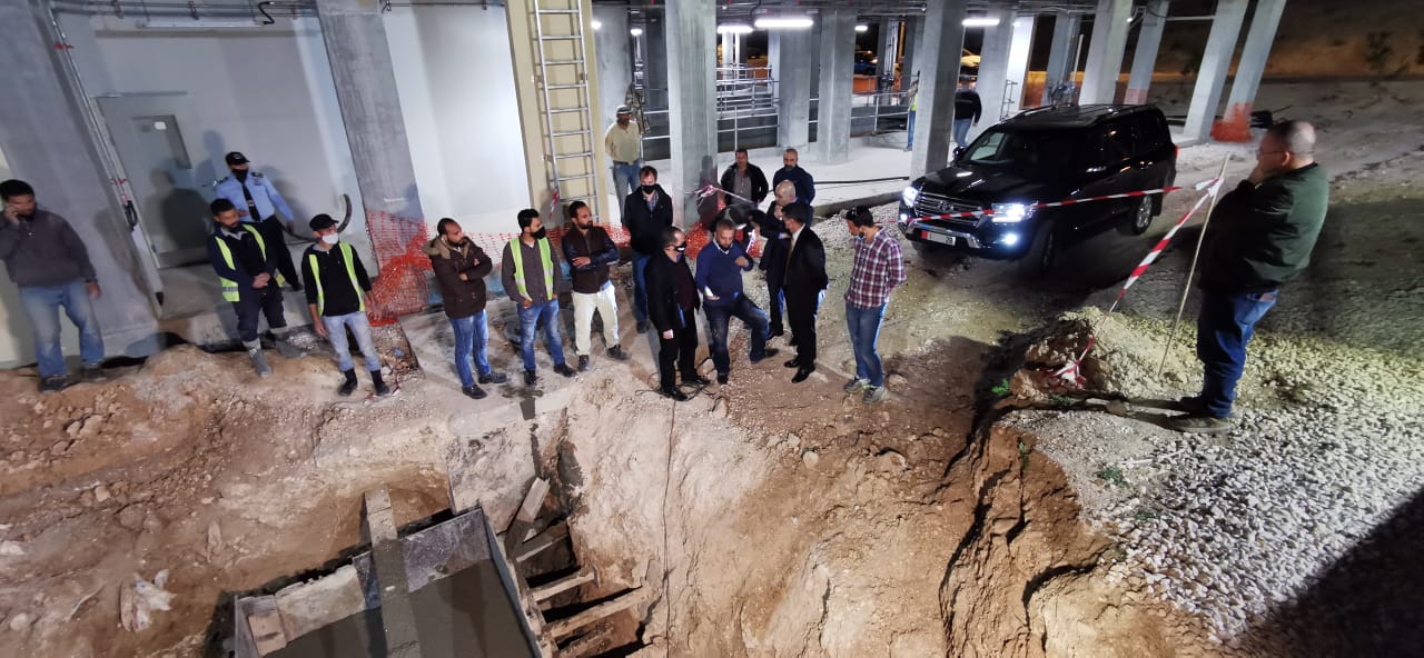 وزير المياه يشرف على اصلاح تسريب