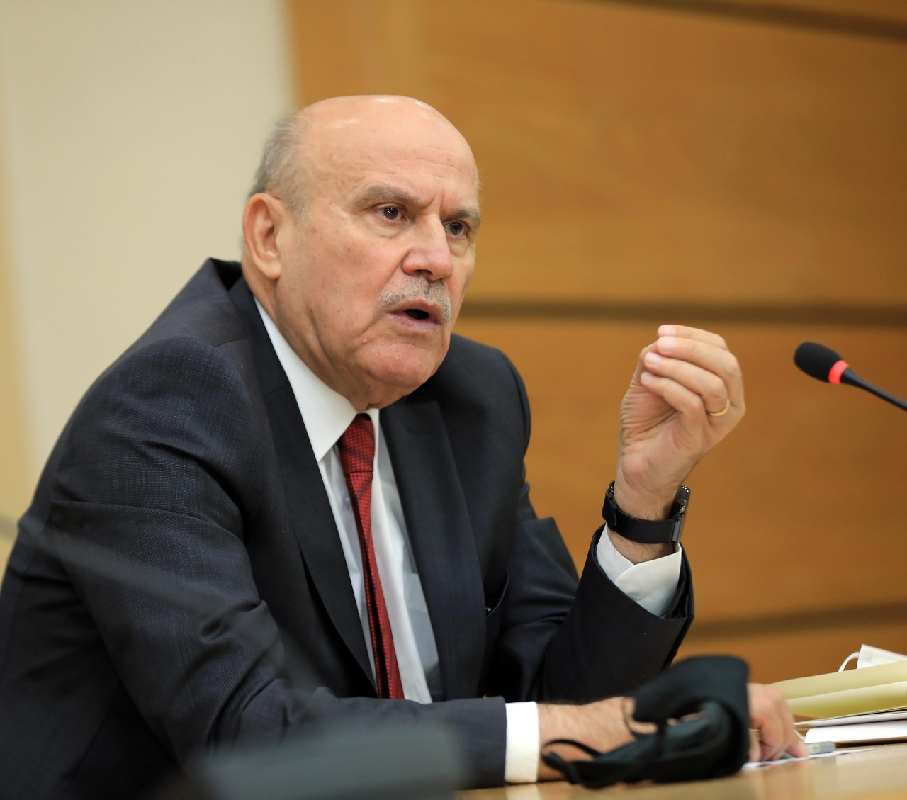 المجالي يسلم الخصاونة مذكرة بمطالب نواب