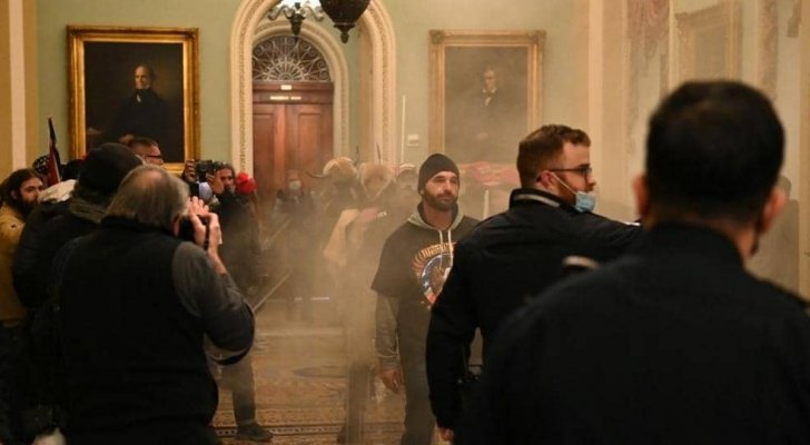 عمدة واشنطن تعلن حظر التجول بعد