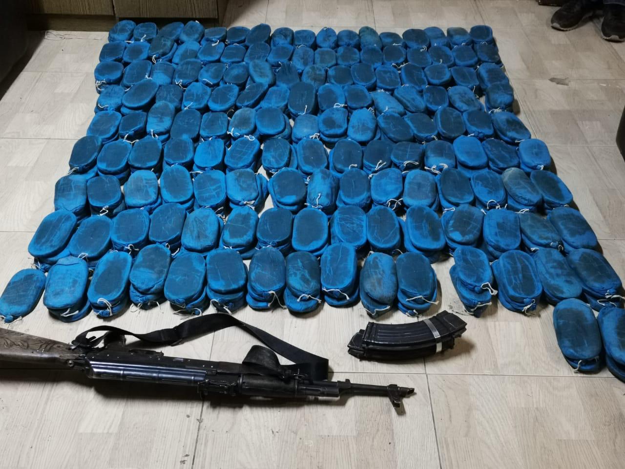 إصابة شخصين بعد مقاومة للقوة الامنية