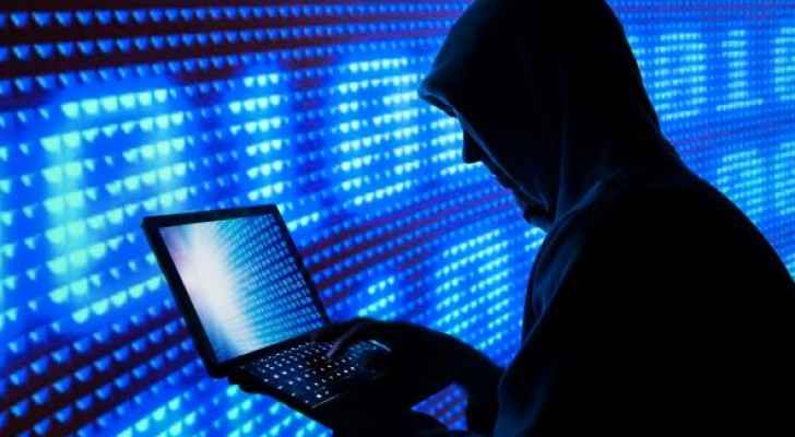 شاب بريطاني ينقذ 1641 1641 دولة