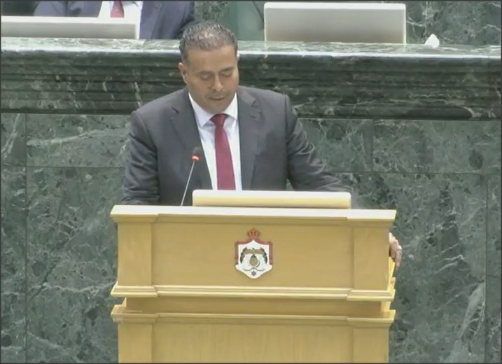 النائب بسام الفايز يخرج عن النص..