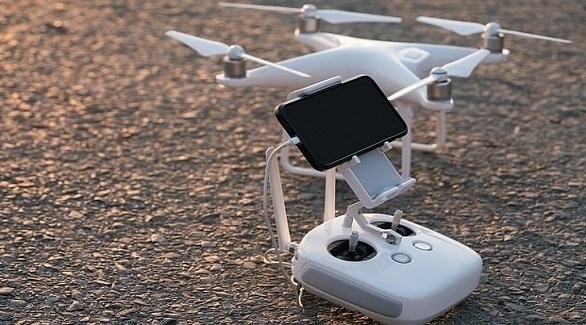 ينقذ عائلته المحاصرة بالفيضان باستخدام هاتف