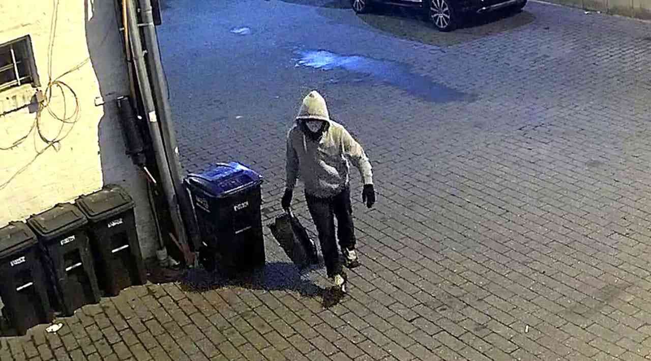 مكتب التحقيقات الفيدرالي يعرض مكافأة ضخمة