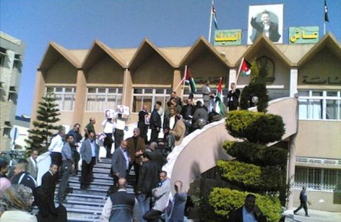 موظفون في جامعة اليرموك يقتحمون ’الرئاسة‘