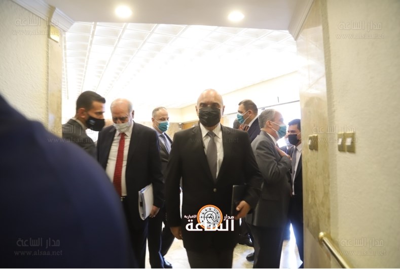 الخصاونة يطلب من الوزراء دراسة حزمة