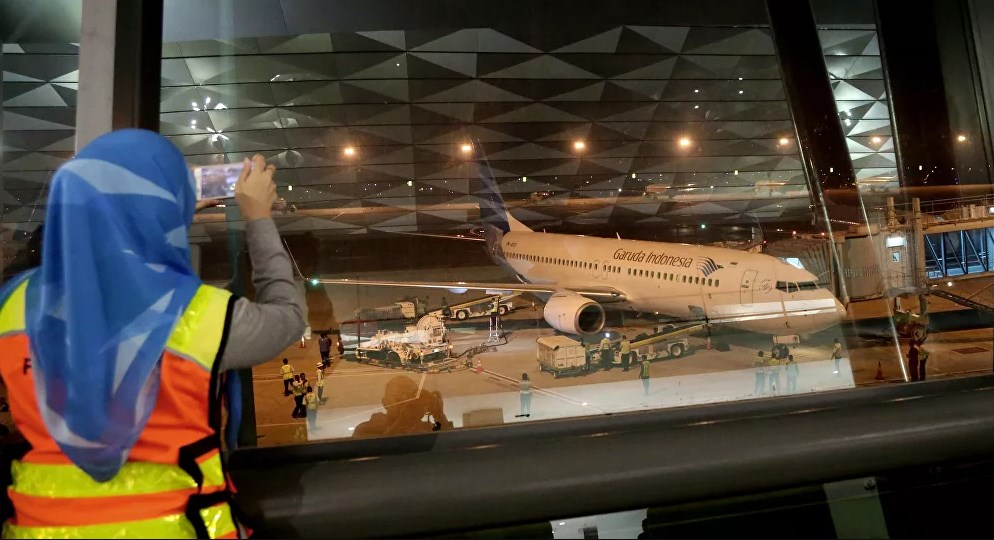 وزير النقل الإندونيسي يؤكد تحطم طائرة