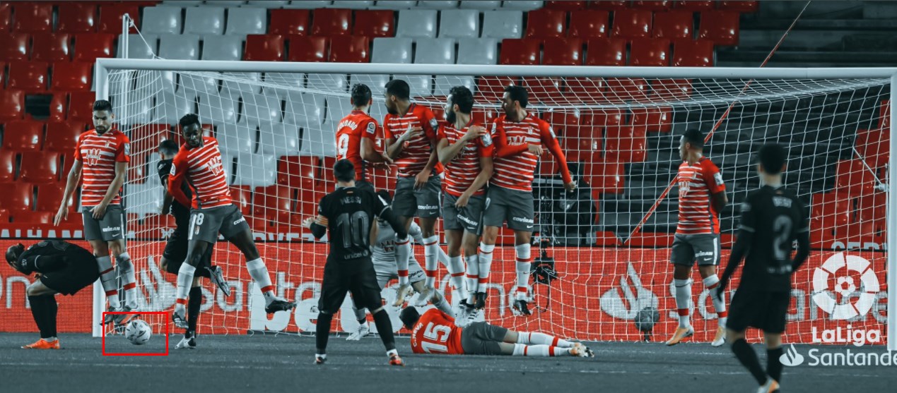 ميسي يتفوق على رونالدو في الضربات